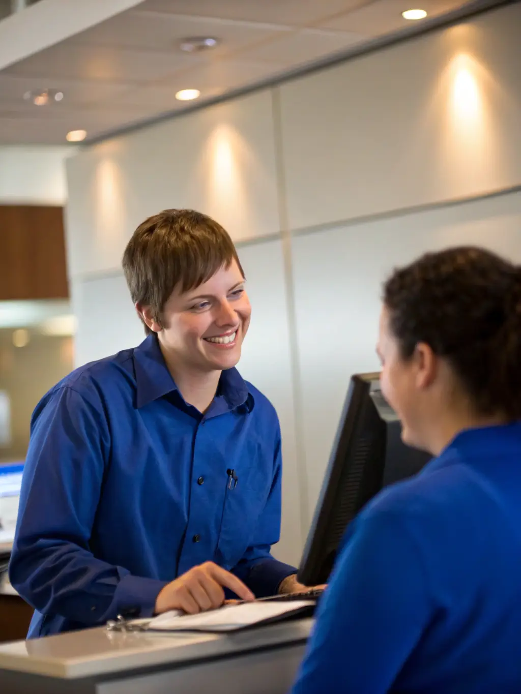 A help desk interface with a technician assisting a user via chat, representing the IT support services offered by SelantiTech.